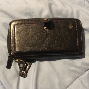 Magnetic inside to hold your phone